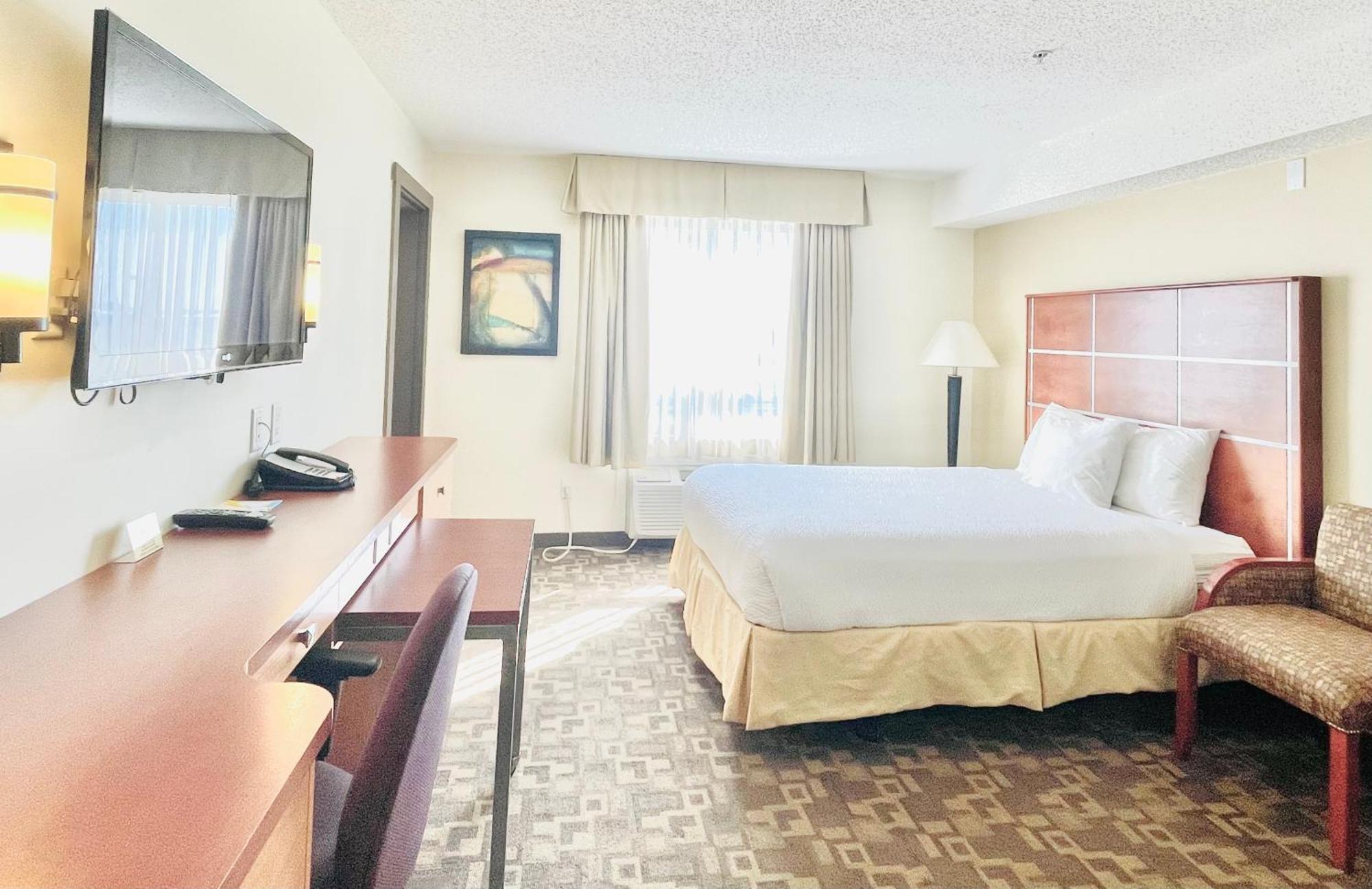 Days Inn By Wyndham Grande Prairie Bagian luar foto