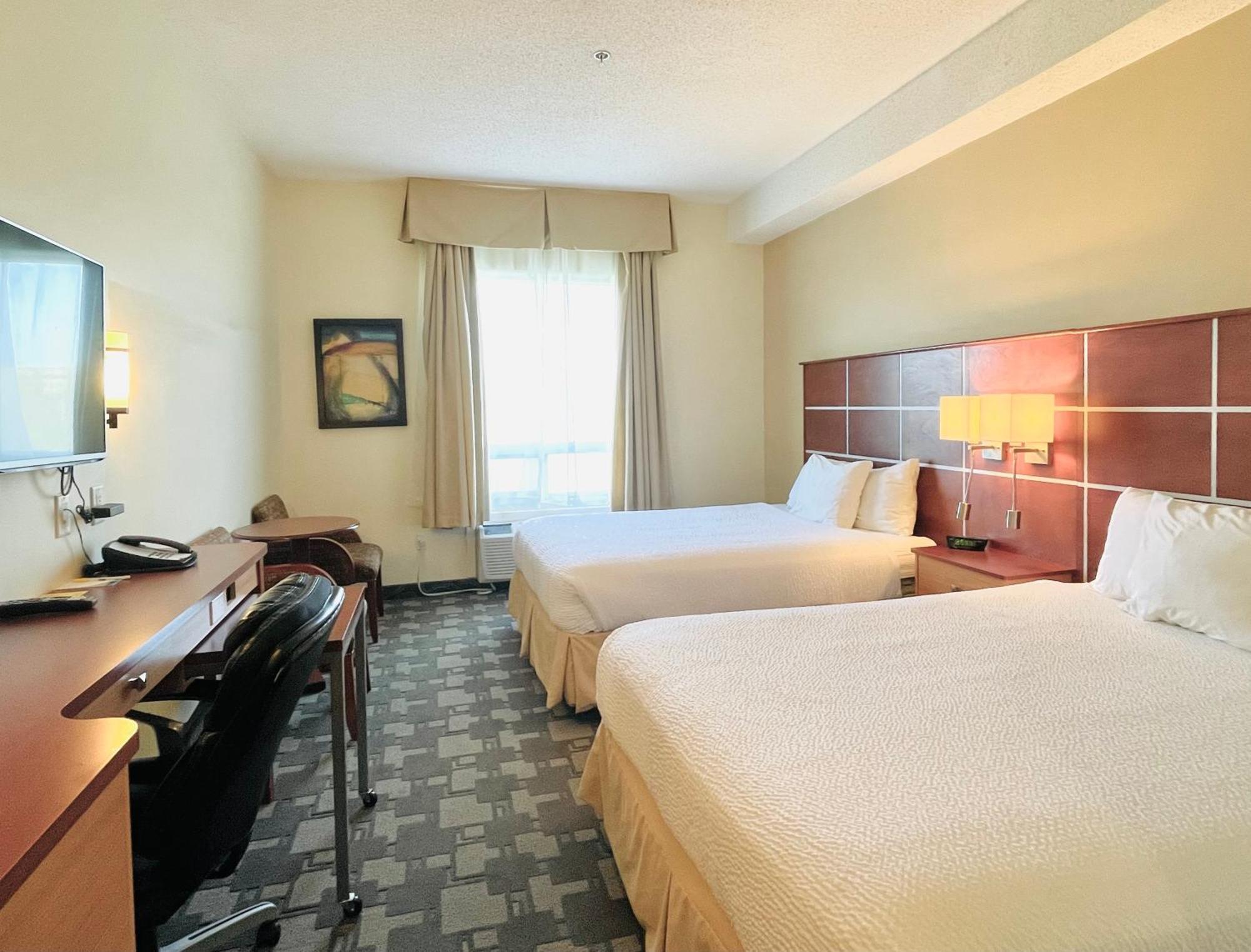 Days Inn By Wyndham Grande Prairie Bagian luar foto